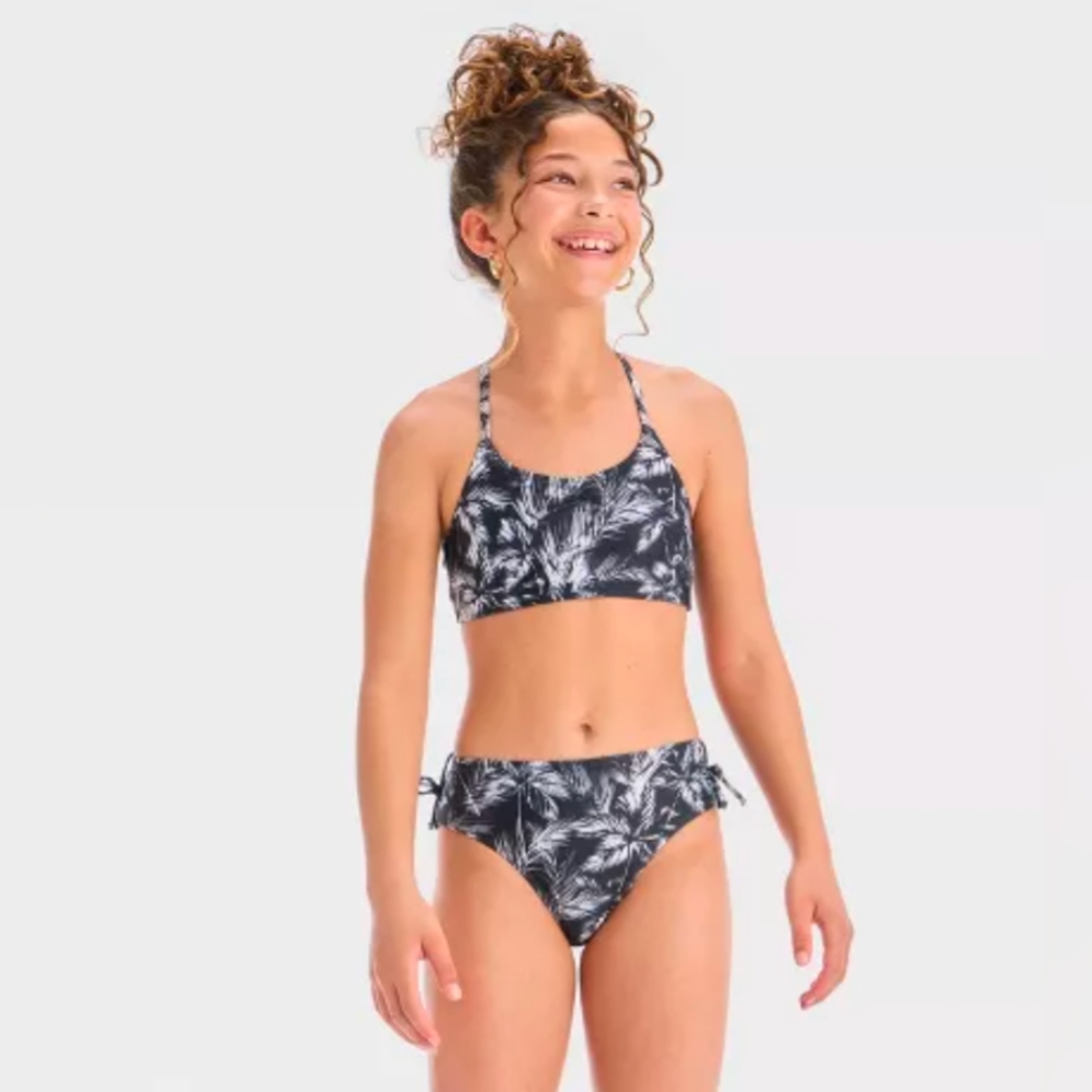 Classic Black and White Girl's Swim Bikini Set Perfect For Summer 🏖️⛱️🌞🏝️.